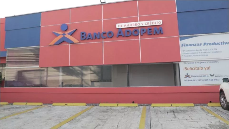 FACHADA BANCO ADOPEM (1)