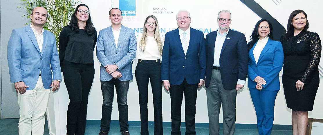 Oscar Frías, Aleyda Herrera, Miguel Andrés Lama, Adriana Fondeur, Miguel Lama, Carlos Fondeur, Katy Lizardo y Cayra Bencosme.