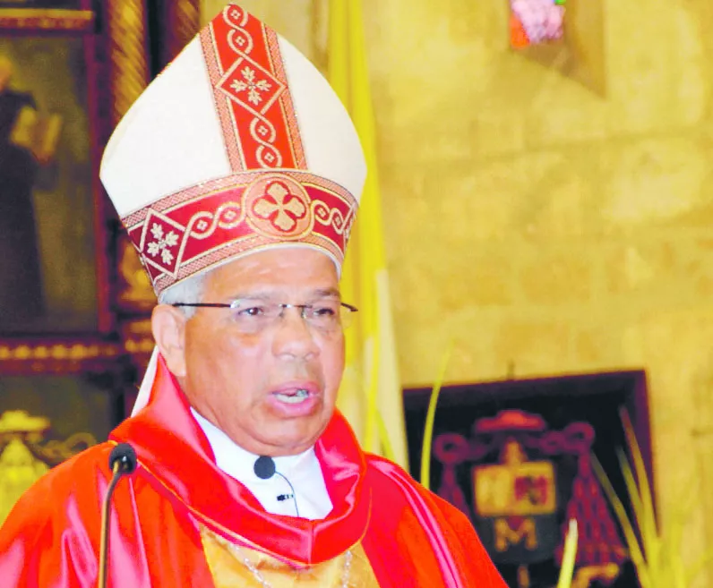 Monseñor Francisco Ozoria, arzobispo metropolitano.