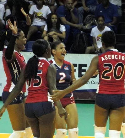 31_De _4,Jugadoras celebran  victoria en un torneo internacional.