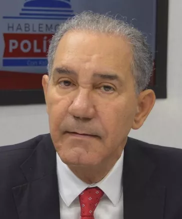 Franklín García Fermín anunció las becas.
