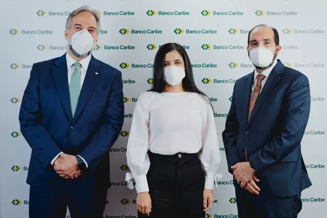 Foto 2, Dennis Simó Álvarez, Karina Vasquez y Ramón Estevez