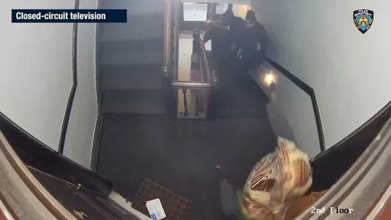 Recibe policías a balazos en Booklyn_ dos resultan heridos (1)