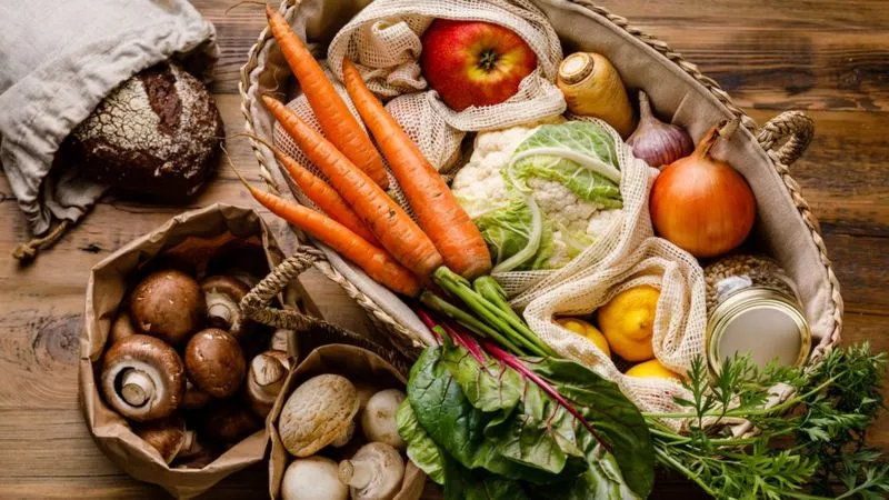 Una correcta selección de alimentos puede protegernos contra enfermedades y también contribuir a la preservación del medioambiente.