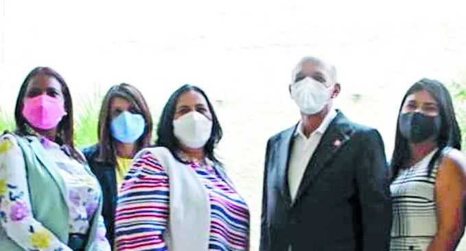 Representantes de ambas entidades  durante el encuentro.