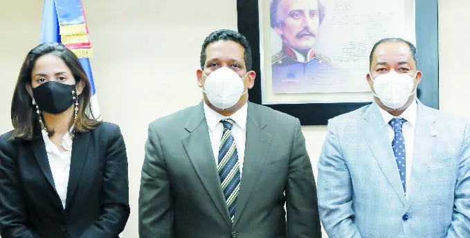 Cristal Fiallo, Carlos Pimentel y Catalino Correa.