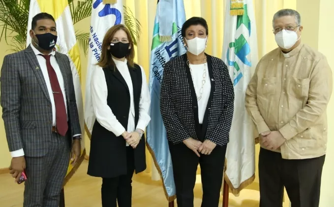 Gerson Navarro Paulino, Catalina Andújar, Besaida Santana  y Ramón García Tatis.