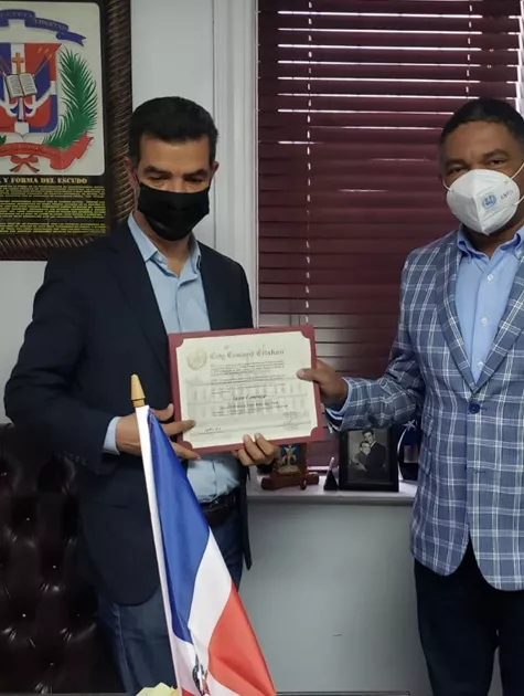 Ciudad NY reconoce senador de la RD