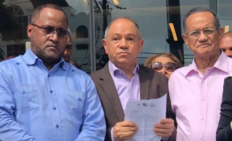 Las organizaciones sindicales recuerdan a los galenos que ellos son parte del Consejo Nacional de Seguridad Social y que ese es el escenario donde se le daría una respuesta acertada a sus reclamos.