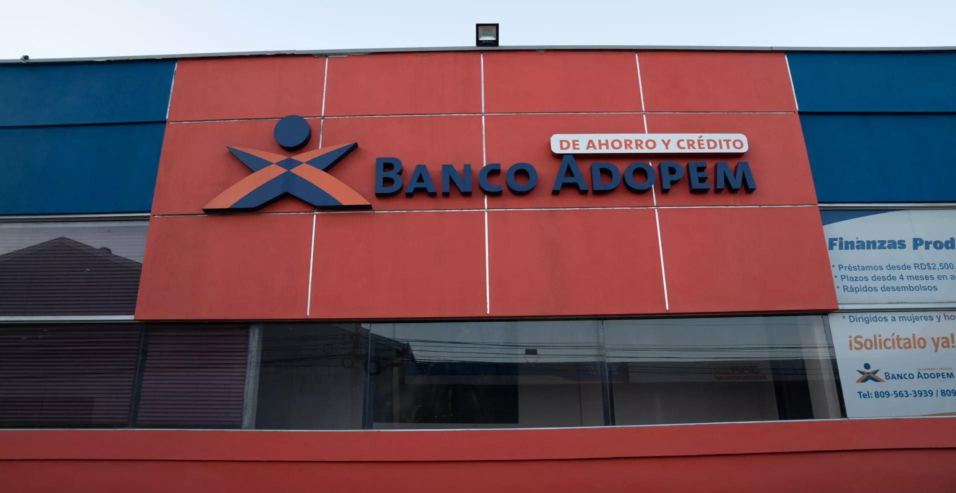 Fachada Banco Adopem