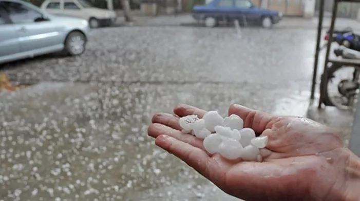 Granizos, fuertes vientos y lluvia impactaron este miércoles a NYC