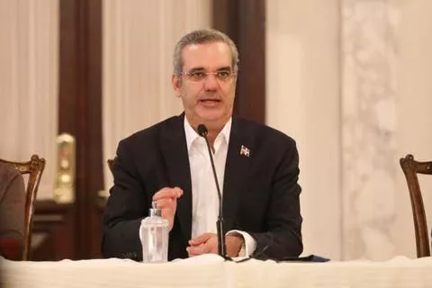 abinader-1-696×464.jpg
