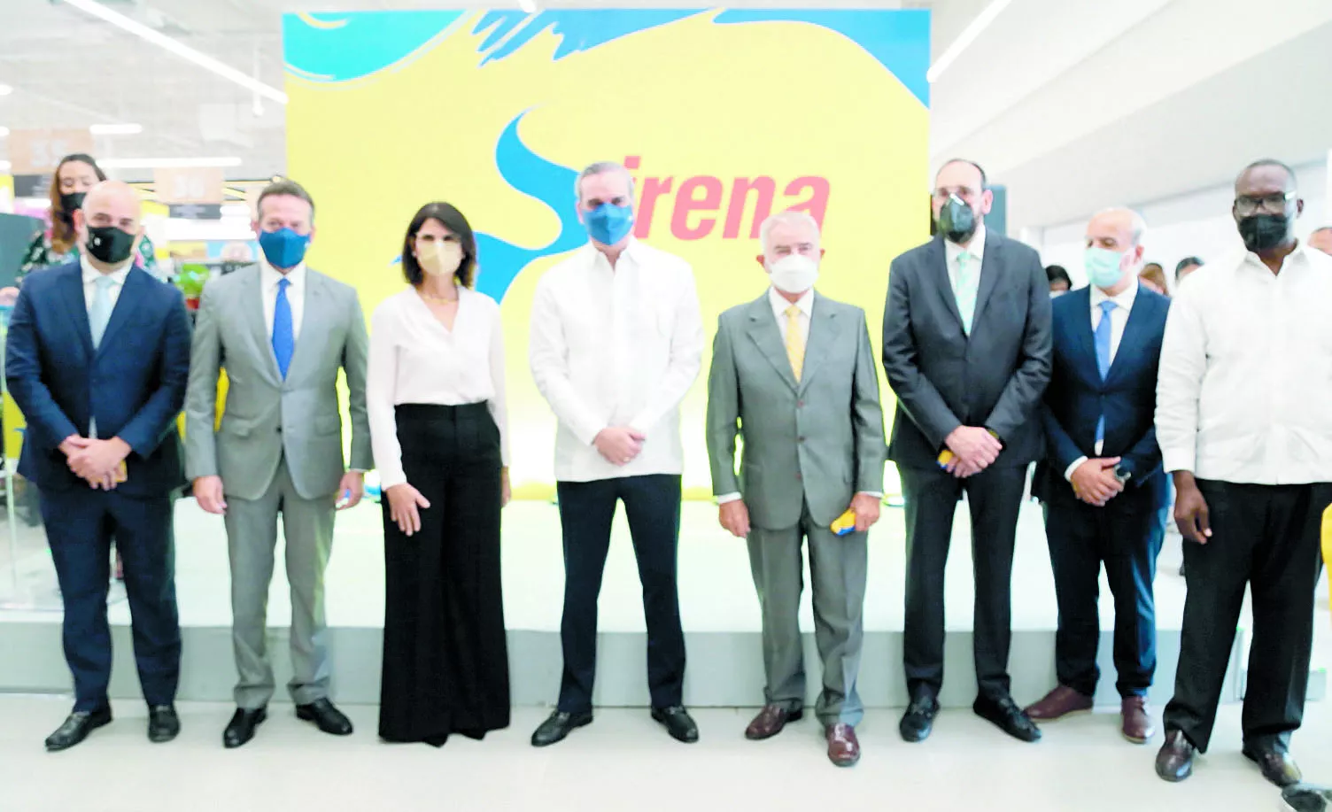 Iván Mejía, Víctor Bisonó, Mercedes Ramos, el presidente   Luis Abinader,  Román Ramos, Juan Luís Fernández, Edelmiro Rodríguez y Cristian Encarnación.