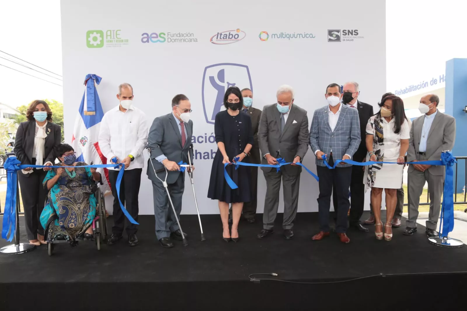Bredyg Disla, Cristina Francisco, Edwin De los Santos, Celso Marranzini, Raquel Arbaje, Felix García, Osvaldo Rodríguez, Leonardo Ariza, Dircia Paulino y el reverendo Augusto Sandino.