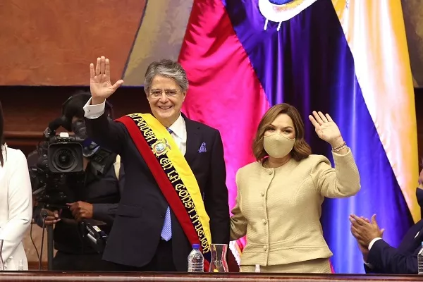 Felipe VI en la investidura de Lasso