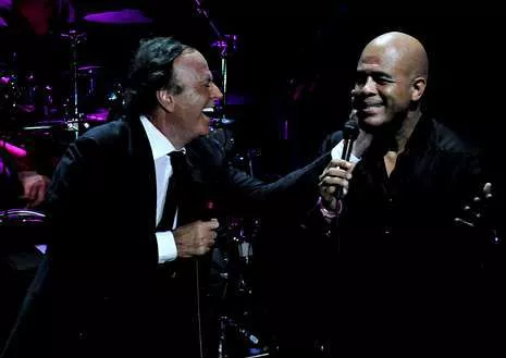 Martely junto a Julio Iglesias