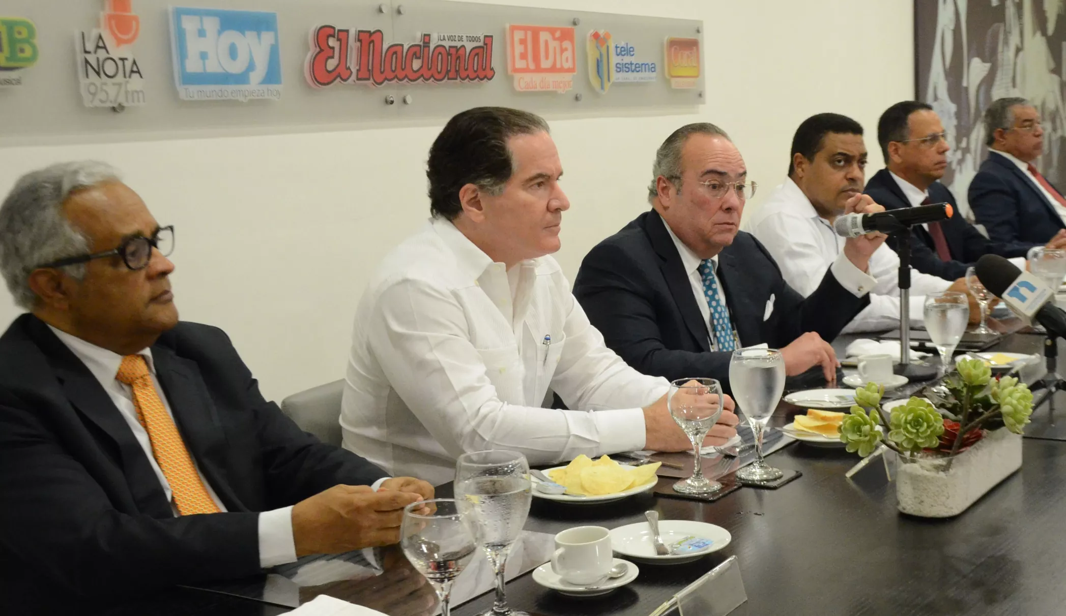Rafael Sánchez Cárdenas, Manuel Corripio, Charlie Mariotti, José P. Monegro, Antonio Peña Mirabal y Luis Reyes.   JORGE GONZALEZ
