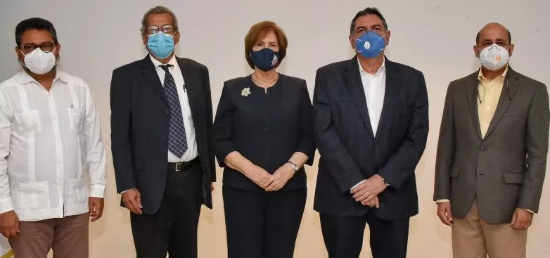 Carlos Andújar,  José G. Guerrero, Carmen Heredia de Guerrero, Gamal Michelén y Carlos Guzmán.
