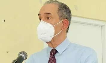 Franklin García Fermín habla al conglomerado.