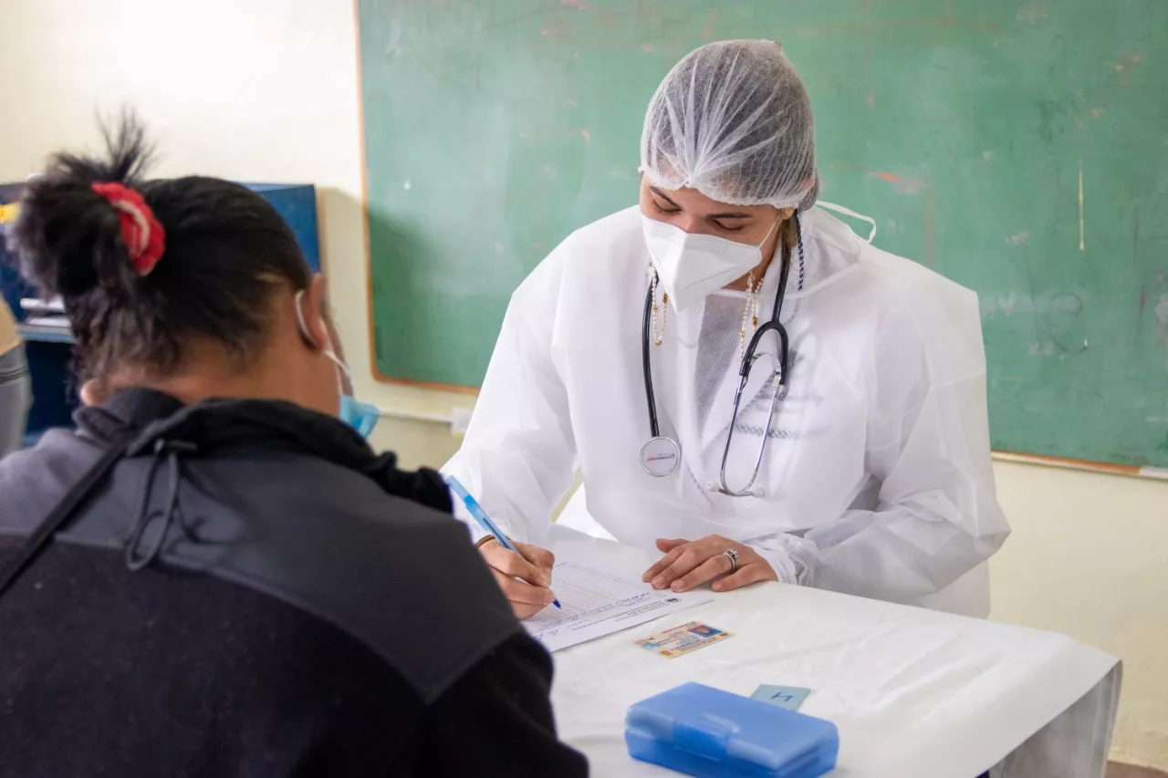 Asistencia médica a los residentes en las comunidades de El Tetero y Los Fríos
