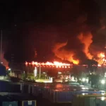 Gran humareda en la ciudad capital por incendio en colchonería