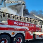 Gran humareda en la ciudad capital por incendio en colchonería