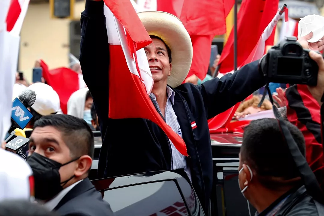 Castillo adelanta a Fujimori en recuento de votos por la Presidencia de Perú