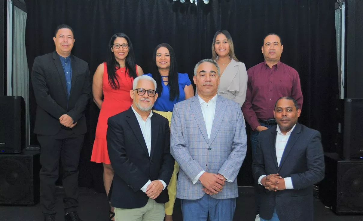 La directiva de ADOPAE, elegida hoy en asamblea constitutiva en el Teatro Nacional.