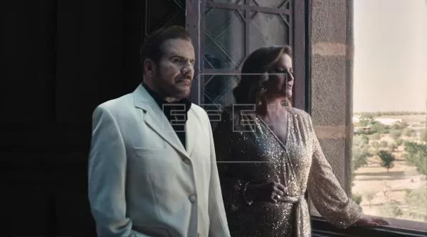 Fotografía cedida este jueves por Amazon Prime Video donde aparecen los hermanos Lucía (d) y Joaquín Galán durante un clip promocional para la segunda temporada de la serie "El Cid", con su éxito "Olvídame y pega la vuelta". EFE/Amazon Prime Video