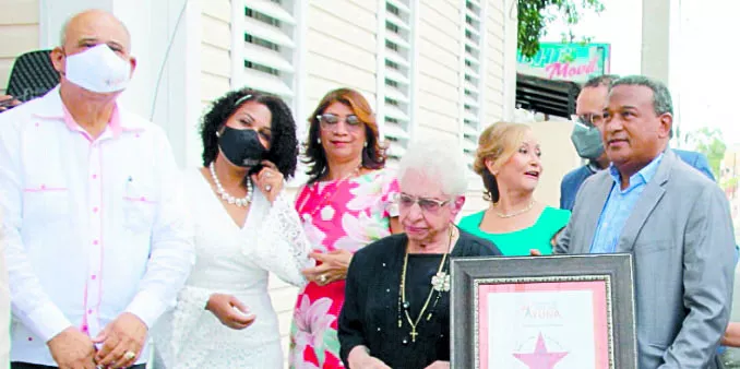 María Cristina Camilo en el desvelizamiento de su estrella en Bonao.