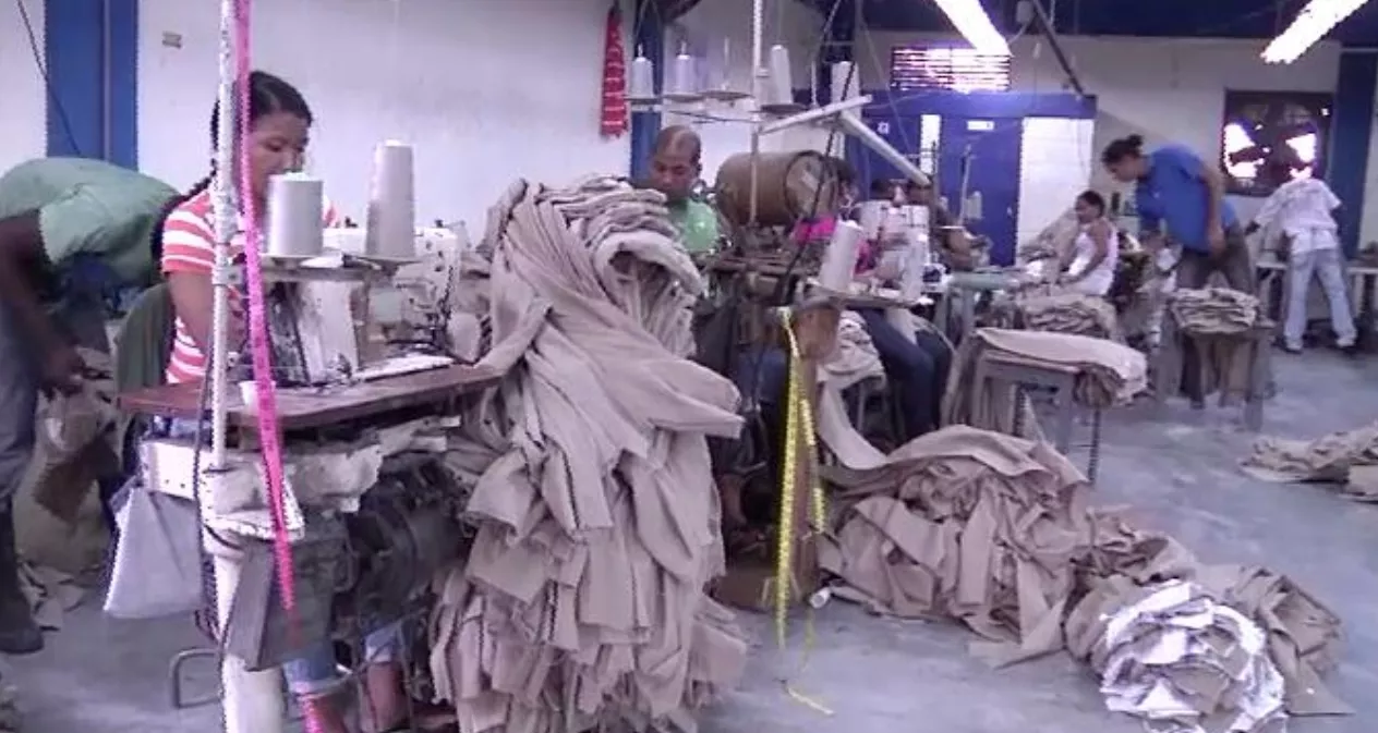 economia. textil uniformes