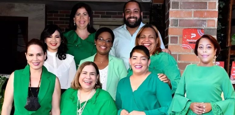 Mirna Pimentel junto a parte del equipo que le acompañará en este nuevo reto.