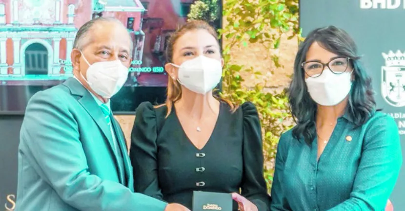 Huchi Lora, Carolina Mejía y Josefina Navarro.