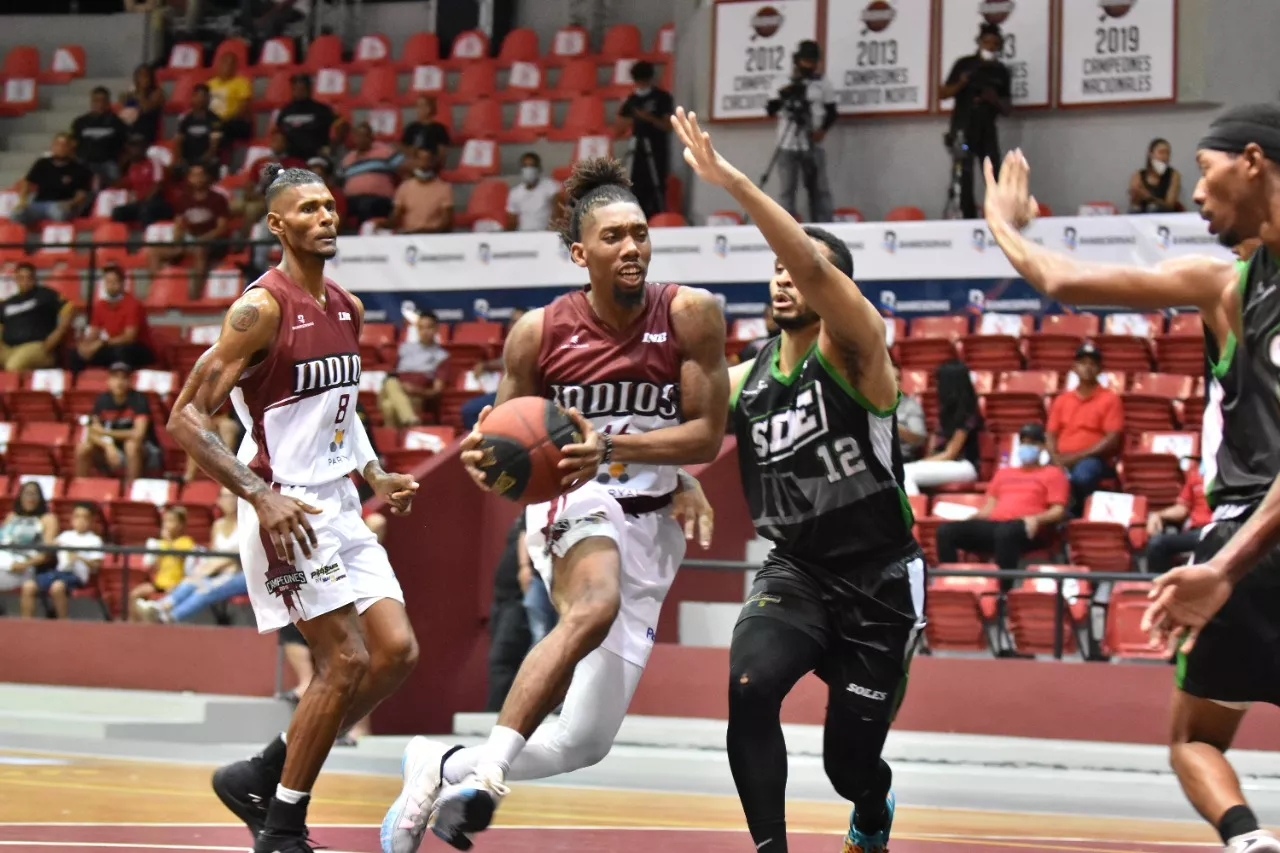 Acción Indios vs Soles2