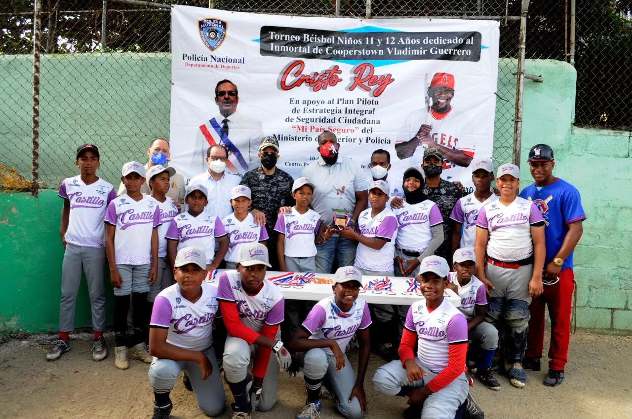 VLADIMIR GUERRERO, EL MAYOR GENERAL EDWARD SANCHEZ GONZALEZ, FRANKLIN DE LA MOTA Y JACOBO MATEO PREMIAN A LOS CAMPEONES