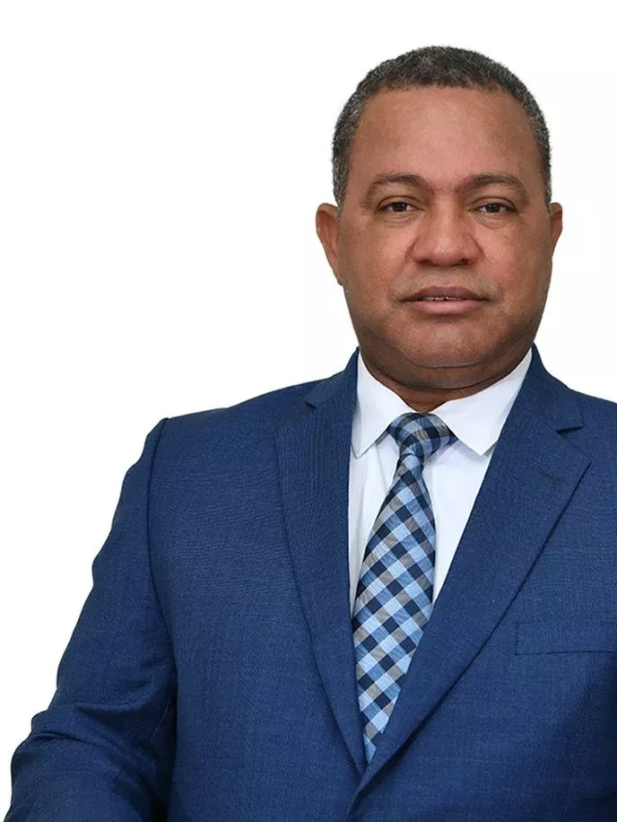 El director ejecutivo del Instituto Nacional de Tránsito y Transporte Terrestre (INTRANT), Rafael Arias