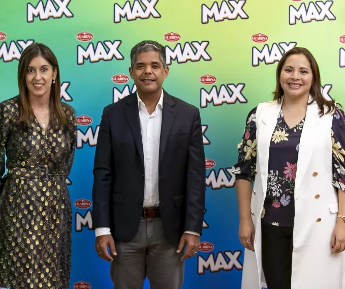 Alejandra Betancourt, Krist Núñez y Claudia Hernández.
