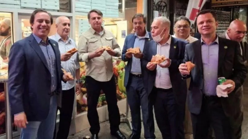 _120641566_bolsonaropizza