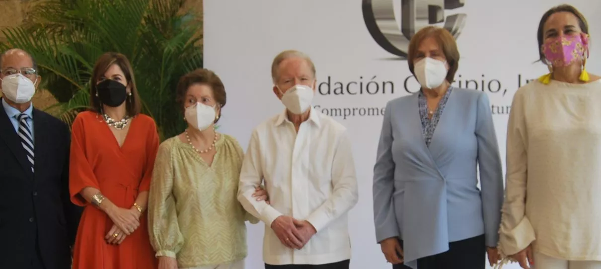 José Alcántara Almánzar, Ana Corripio de Barceló, Ana María Alonso, José Luis Corripio, Carmen Heredia y Rosanna Rivera.