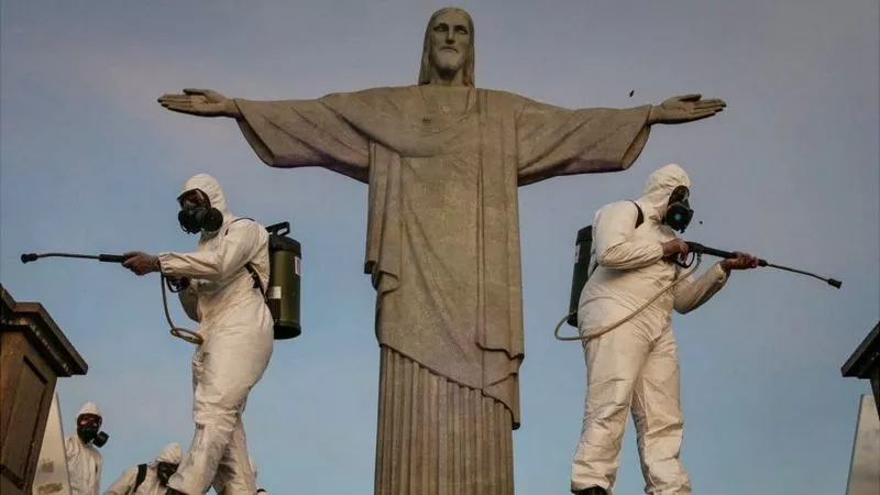 Brasil llegó a tener una tasa de contagios que era 7 veces la de India.