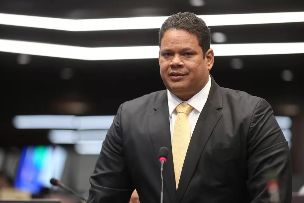 Exdiputado Víctor Mencía