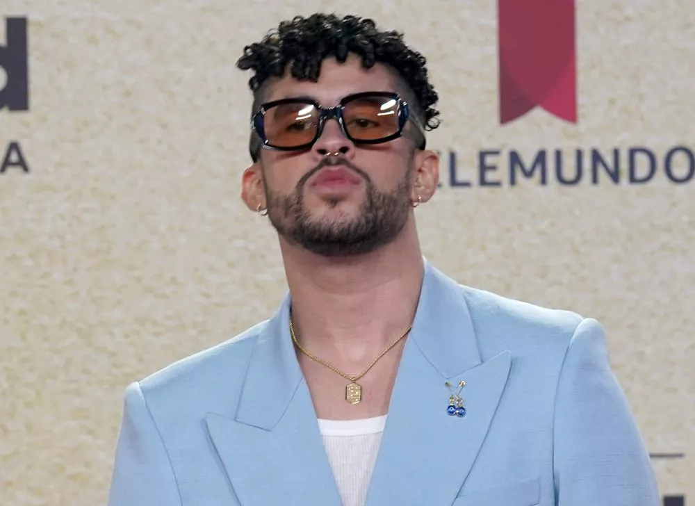 Bad Bunny llega a la ceremonia de los Premios Billboard de la Música Latina el jueves 23 de septiembre de 2021 en el Watsco Center en Coral Gables, Florida. (AP Foto/Marta Lavandier)