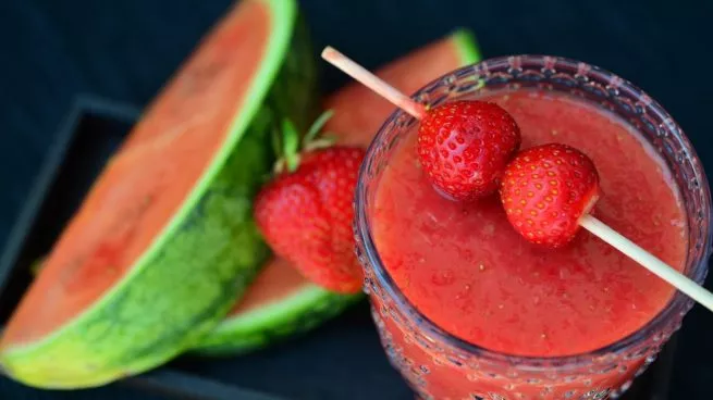 receta-de-batido-de-sandia-y-fresas-655×368