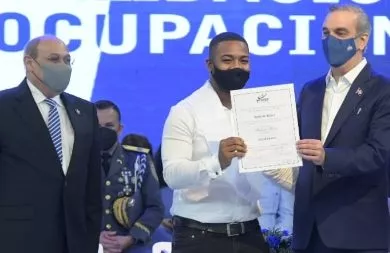 Rafael Santos Badía y el presidente   encabezan  acto.