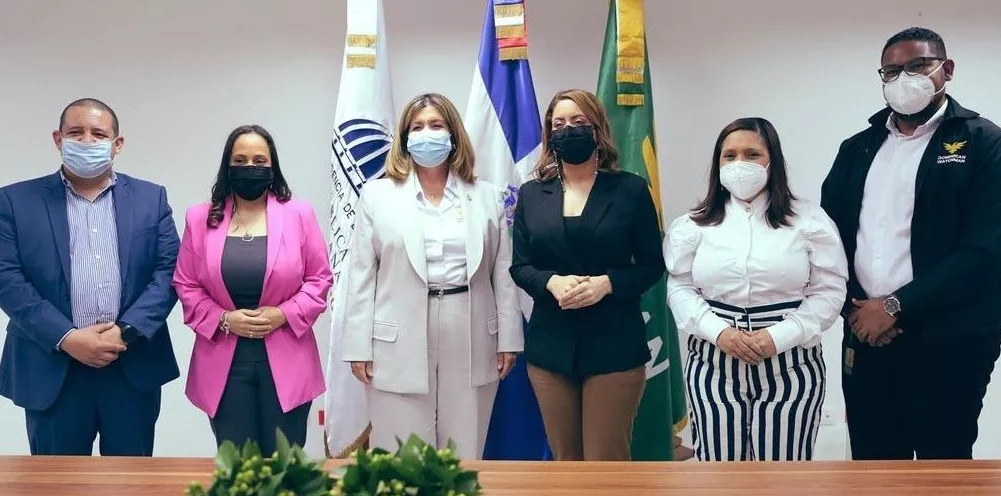 Los ejecutivos de las entidades involucradas presidieron la firma del acuerdo.