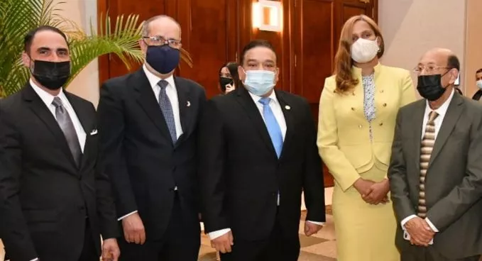 Emilio Hernández, Delio Ares,  José Ruben Gonell, Gisela Hernández y Fausto de Jesús.