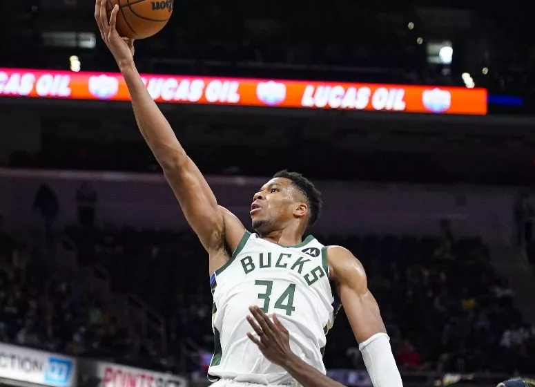 Malcolm Brogdon, Giannis Antetokounmpo