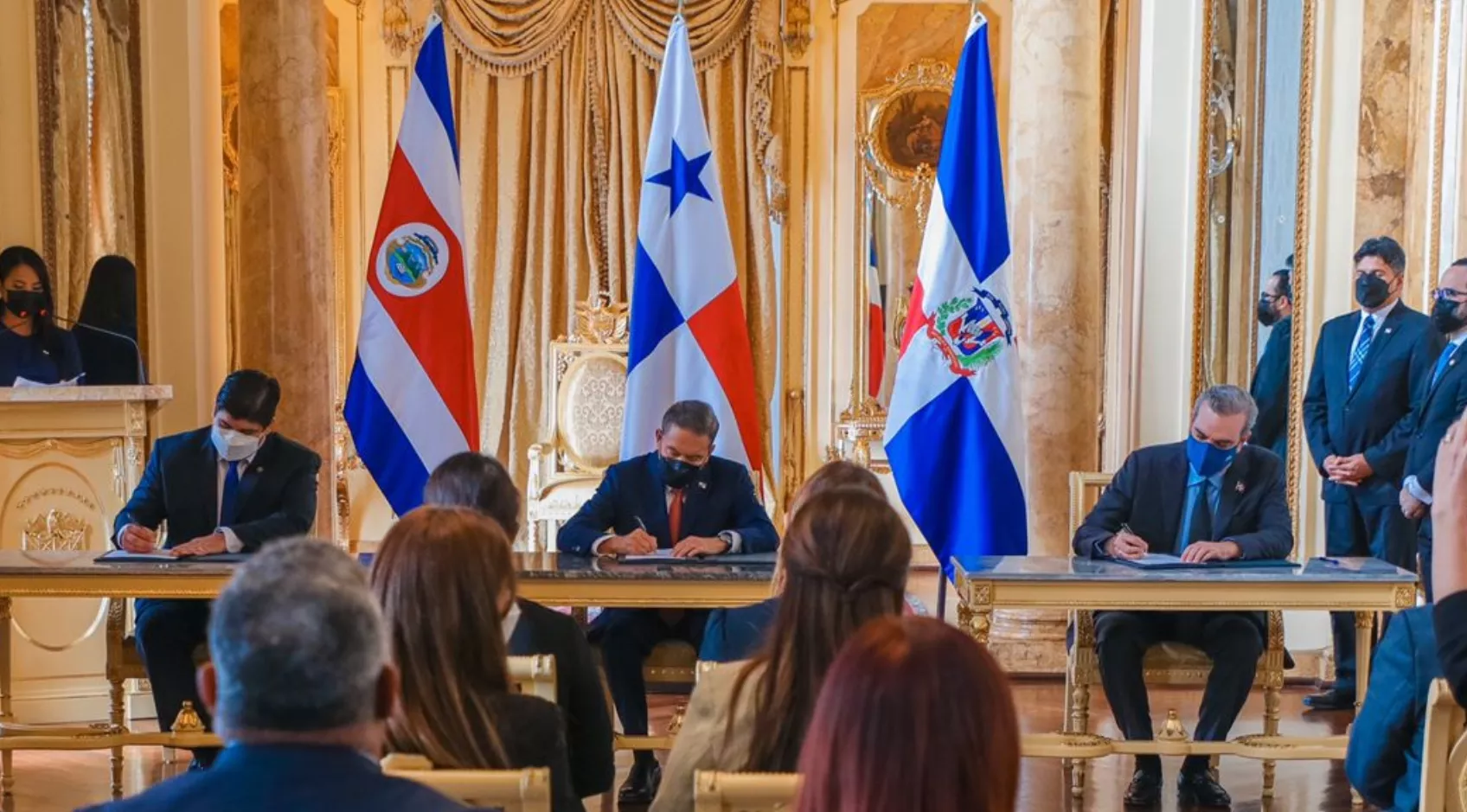 Carlos Alvarado, Laurentino Cortizo y Luis Abinader se reuniron ayer en Panamá,  donde  trataron   temas de interés re regional.