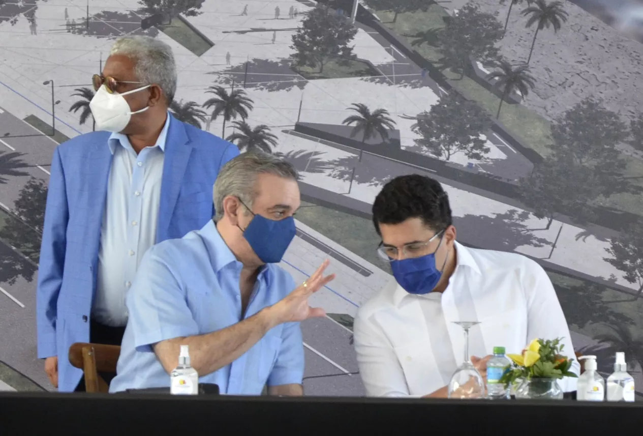 Presidente Abinader junto al ministro de Turismo presentó proyecto Malecón SDE.  jose de león