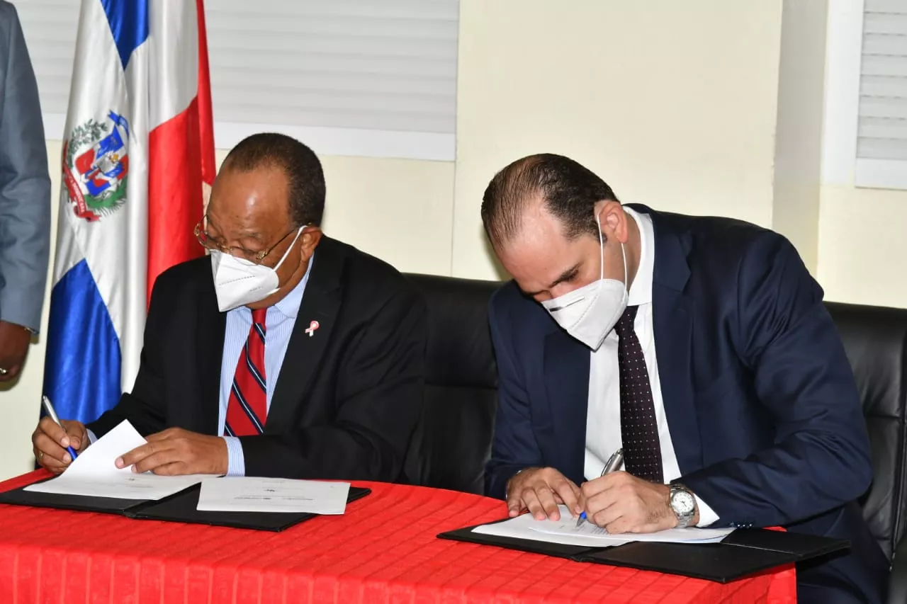 En la actualidad, se estima que 74 mil 995 personas viven con la condición de VIH en la República Dominicana. De estos, 65 mil 747 se encuentran insertados en los servicios de atención integral, 39 mil 427 están en terapia antiretroviral, y 24 mil 965 tienen su carga viral suprimida.